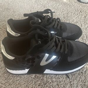 Tretorn tennis shoes